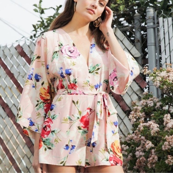 YUMI KIM Lotus Romper in Lovers Bouquet Pink Romantic Floral Lightweight Sz XS - Picture 3 of 9
